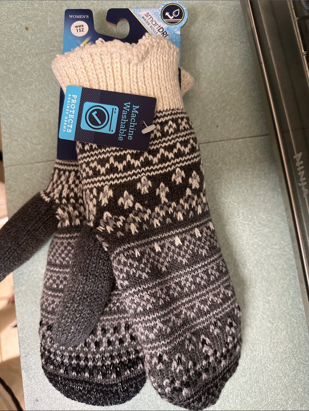 Isotoner Knit Fair Isle Mittens - Women’s Black, Cream & Charcoal NWT
